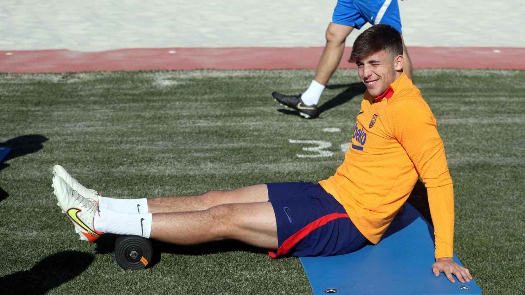 Nico González, durante un entrenamiento del Barça / FCB