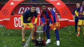 Pedri y Ansu con la Copa del Rey / FC Barcelona