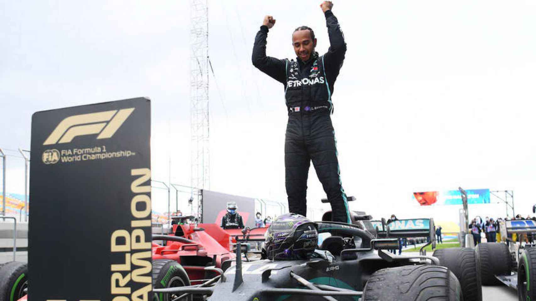 Lewis Hamilton celebra su séptimo Mundial / EFE