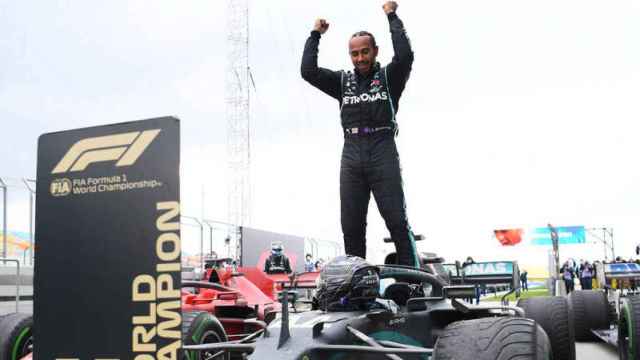 Lewis Hamilton celebra su séptimo Mundial / EFE