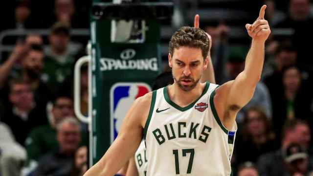 Pau Gasol en un encuentro con los Milwaukee Bucks / EFE