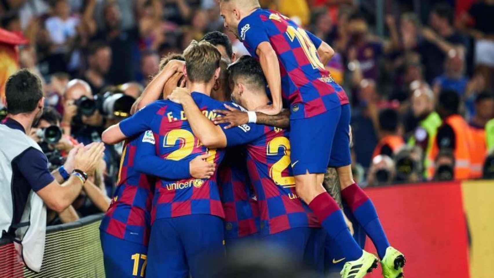 Los futbolistas del Barça celebran un gol / EFE