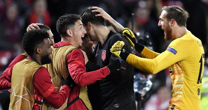 Los jugadores del Atlético celebran un gol ante el Liverpool | EFE