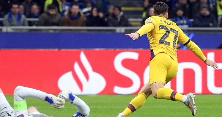 Carles Pérez celebra su gol contra el Inter de Milán / EFE