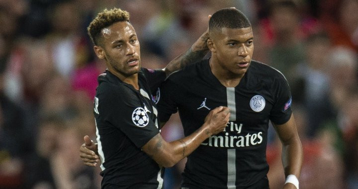 Neymar y Mbappé durante un partido del PSG en la Champions League / EFE