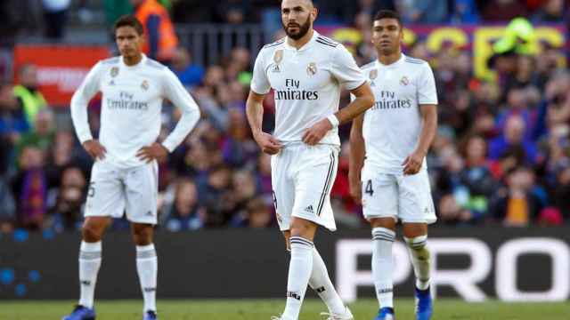 Los jugadores del Madrid se lamentan / EFE