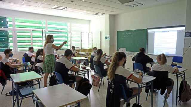 Alumnos de escuelas catalanas durante la pandemia del Covid-19 / EP