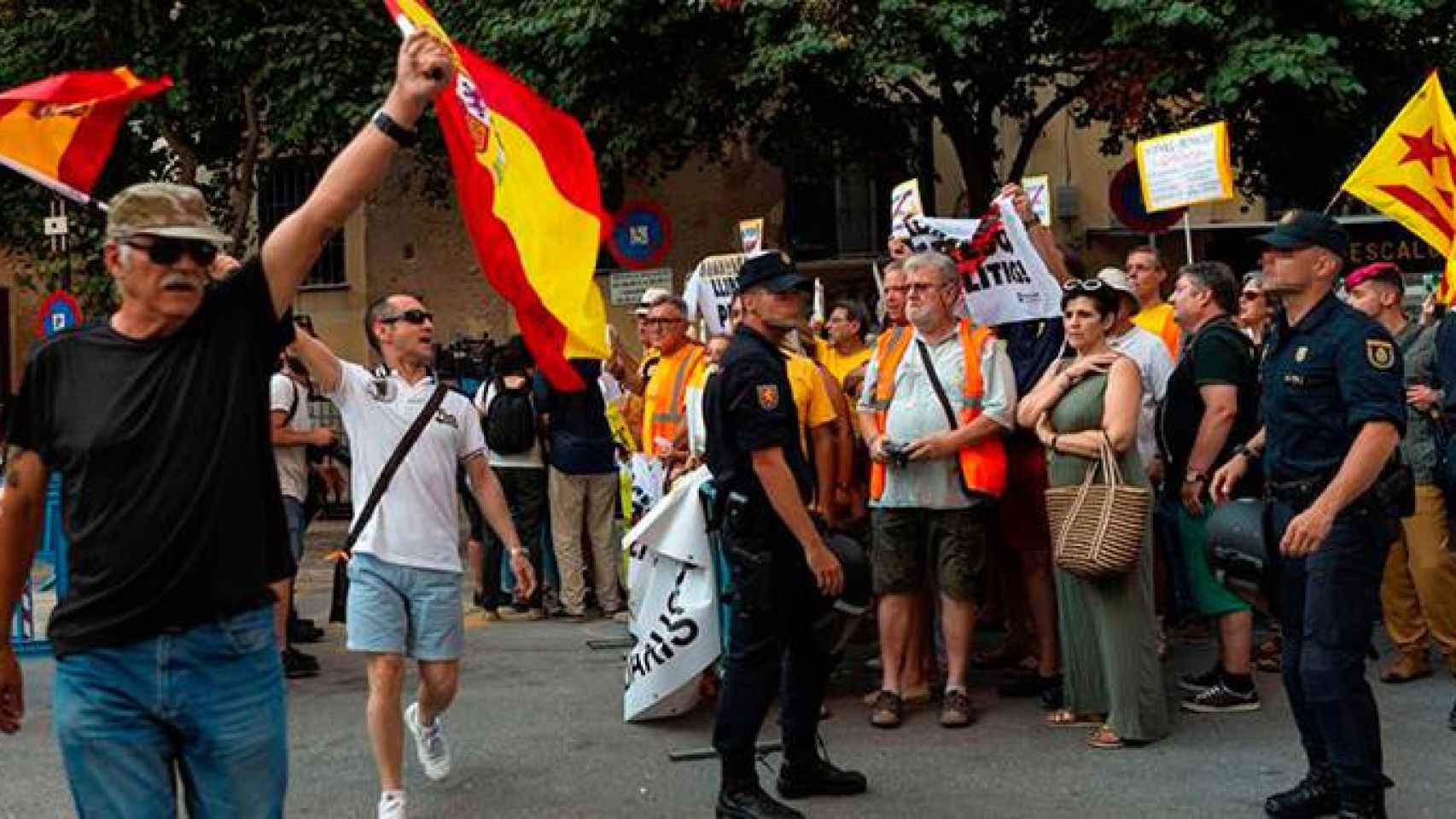 Manifestaciones a favor y en contra del Rey en Palma