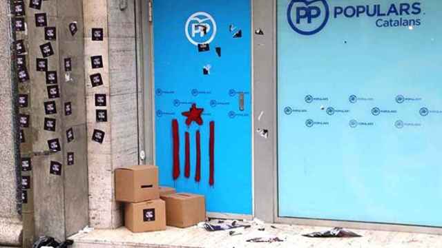 La sede del PP en Barcelona tras el paso de los 'cachorros' de la CUP