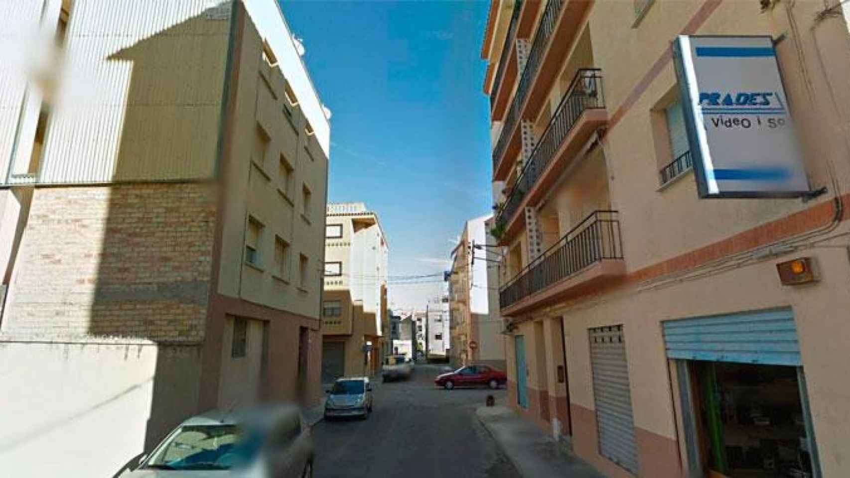 Imagen de la calle de Tortosa donde se ha producido el trágico incendio en el que han muerto una madre y su hijo / CG