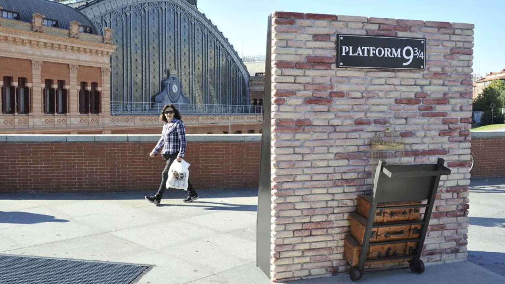 El icónico andén 9 3/4 de 'Harry Potter' se traslada a Atocha hasta el 15 de diciembre / AYUNTAMIENTO DE MADRID