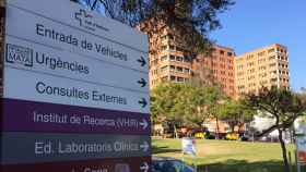 Entrada al Hospital Vall d'Hebron de Barcelona, donde está ingresado el joven de Tarragona con quemaduras / CG