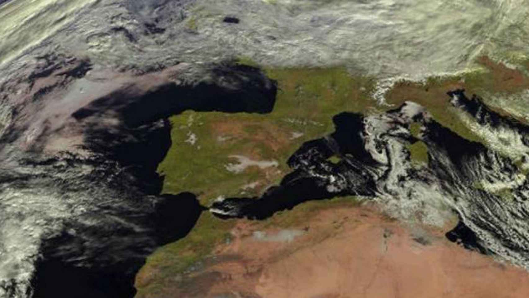 Imagen del cielo español difundida por la Aemet el domingo / EFE