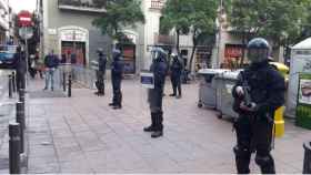 Los Mossos d'Esquadra se han desplagado por el barrio de Gràcia para dispersar a los okupas