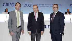 El presidente de Grifols, Víctor Grifols, junto a sus consejeros delegados / EP
