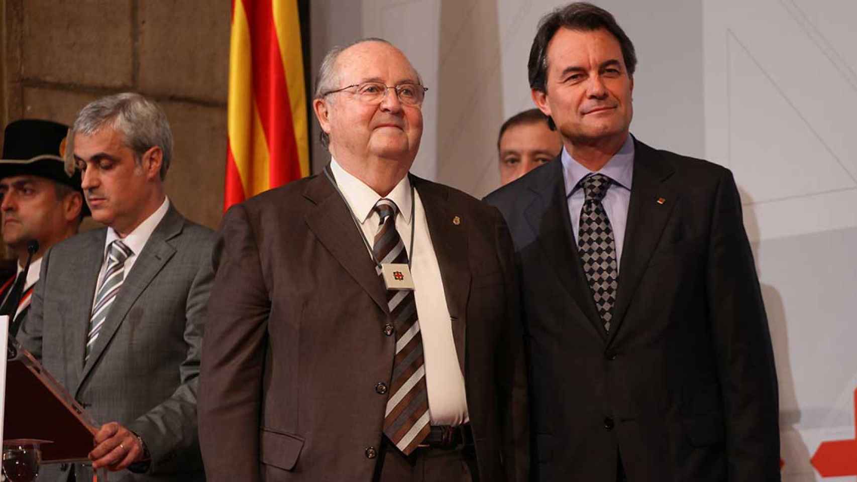 Antoni Negre, junto al expresidente de la Generalitat Artur Mas, durante la recepción de la Creu de Sant Jordi 2011 / GENERALITAT DE CATALUÑA