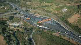 Vista aérea de una autopista de peaje. Las concesiones de tarificación de peajes llegarán a su fin en varias carreteras catalanas el próximo 31 de agosto / EP