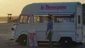 Un camión heladero de La Menorquina / FARGGI LA MENORQUINA