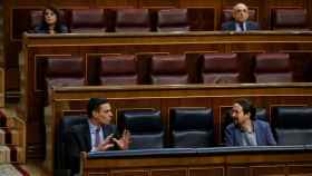 Pedro Sánchez y Pablo Iglesias durante una sesión de control en el Congreso de los Diputados / EP