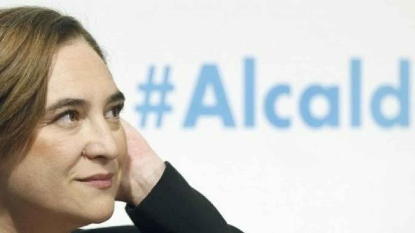 Ada Colau, alcaldesa de Barcelona y presidenta del Área Metropolitana, que adjudicó el contrato del Aerobús / EFE