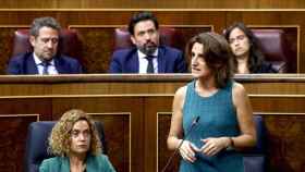 Teresa Ribera, ministra de Transición Energética y Medio Ambiente, anuncia en el Congreso que el Gobierno elimina el impuesto a la generación / EP