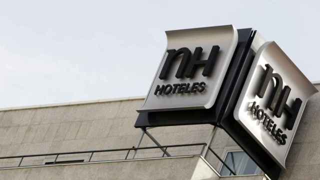 Un cartel de NH Hoteles, en una imagen de archivo / EFE