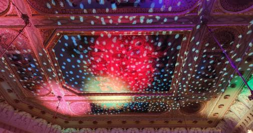 El techo de una de las salas del Liceu iluminada durante un espectáculo 'Under 35' / CARLOS MANZANO