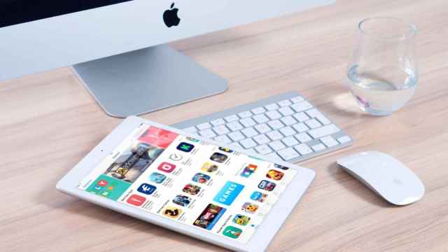 Una tableta con diferentes 'apps' / PEXELS