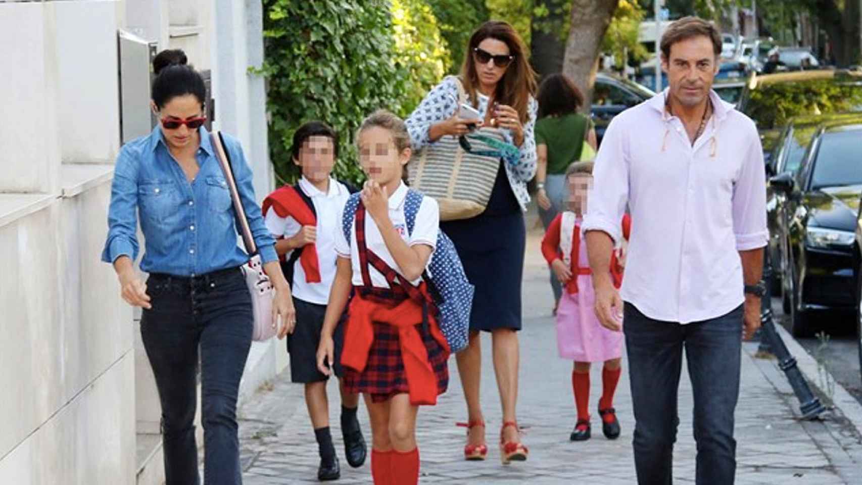 Carolina Herra y 'el Litri' acompañan a sus hijos al colegio / CHANCE