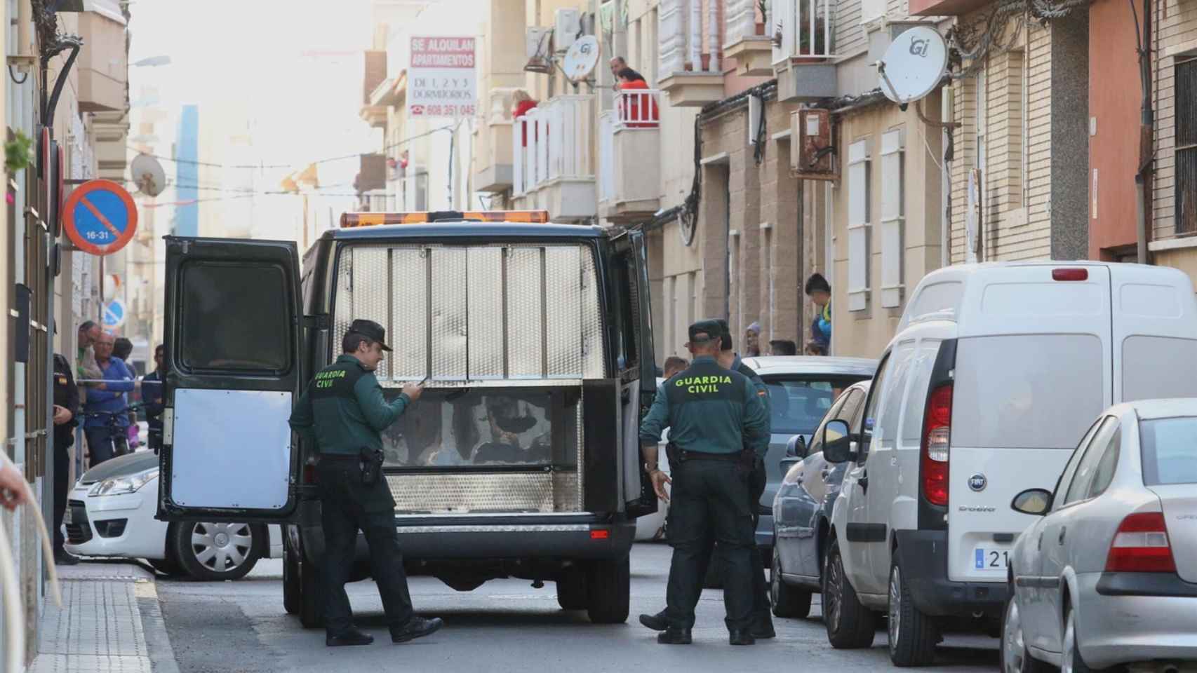 Momento en el que la Guardia Civil arrestó al hombre acusado de asesinato / EP