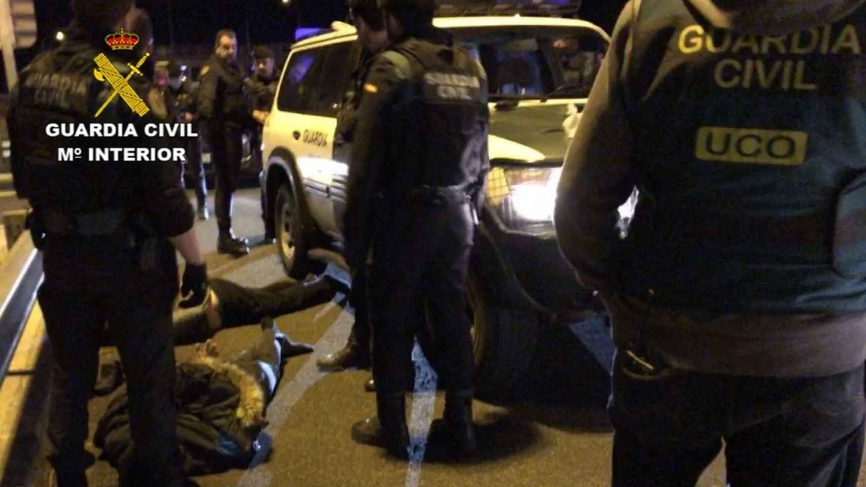 La Guardia Civil mientras detiene a los implicados en el secuestro / Guardia Civil