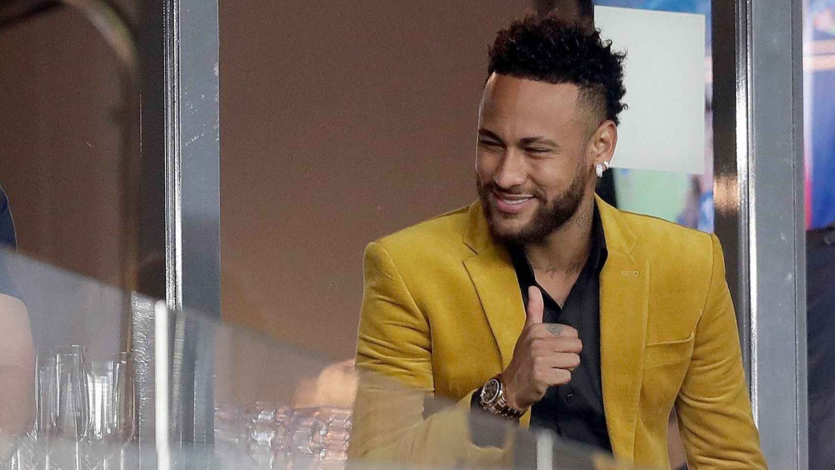 Neymar acude al partido del PSG para animar a sus compañeros