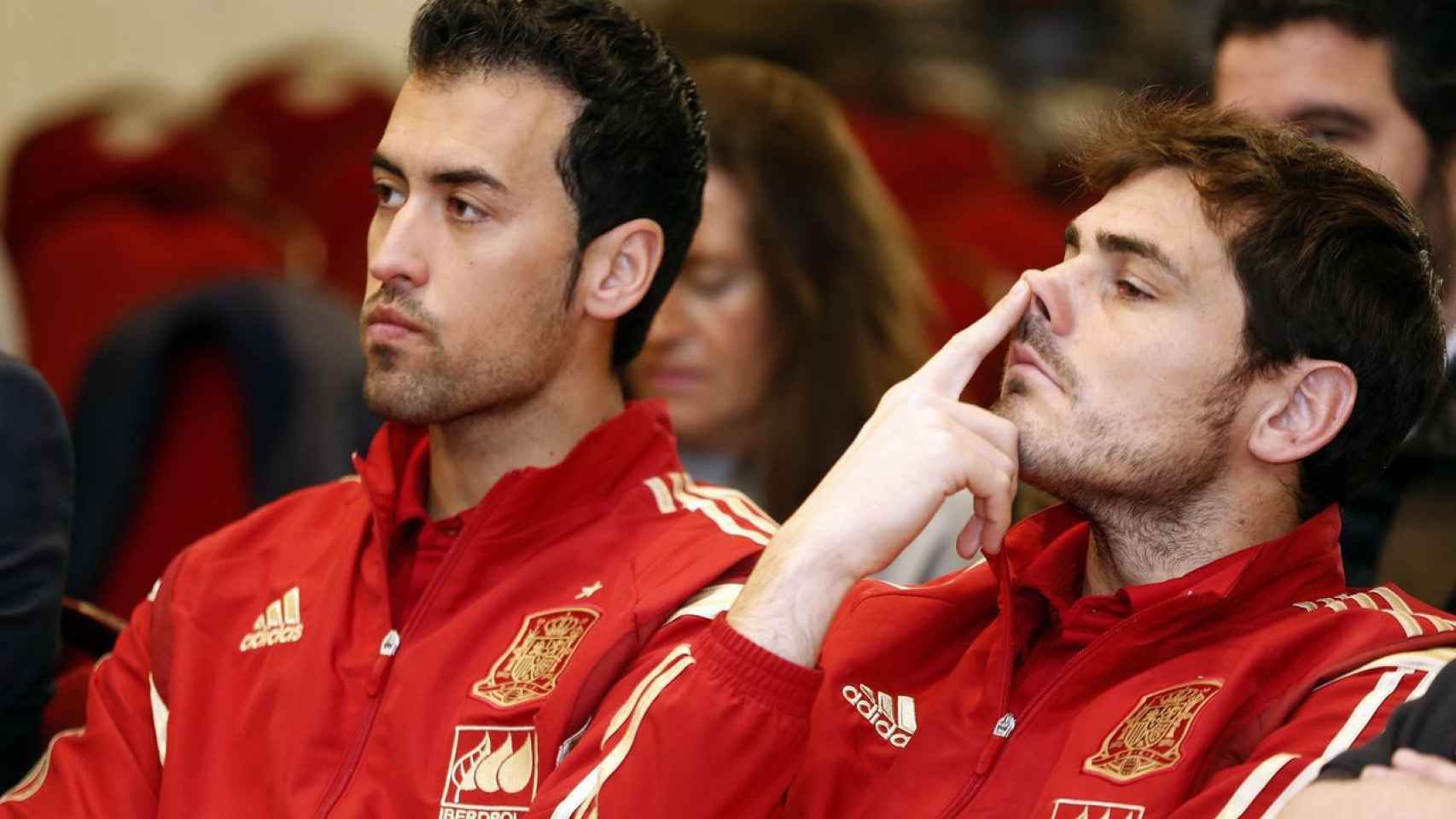 Busquets, junto a Casillas en una concentración con la selección española | EFE