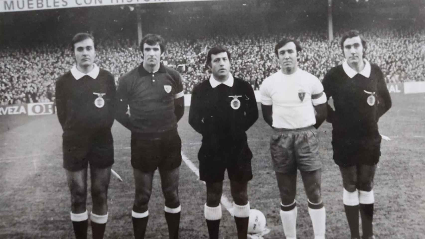 De izquierda a derecha: Sergi Albert, Iribar, Forés, el capitán del Zaragoza y Sanz / CEDIDA