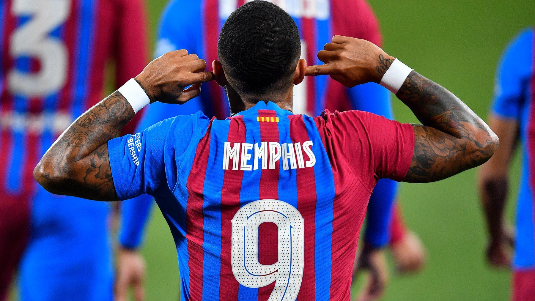 Memphis Depay, celebrando un gol con la camiseta del Barça / FCB