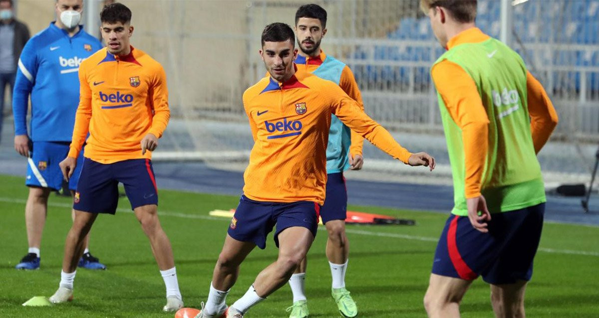 Ferran Torres y Abde, en el entrenamiento del martes en Riad / FCB
