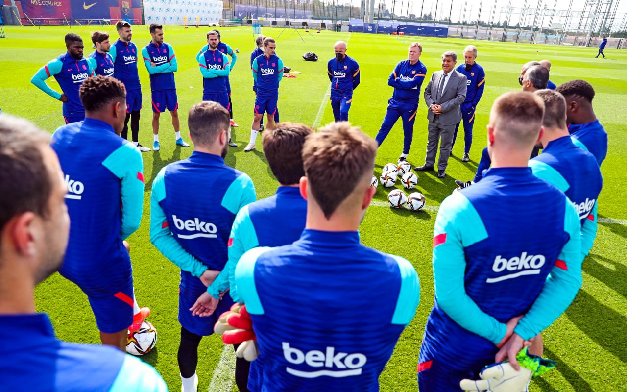 Laporta visitando el entrenamiento de la primera plantilla del Barça / FC Barcelona