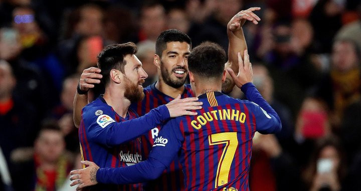 Coutinho, Messi y Luis Suárez celebran un gol en el Barça-Eibar / EFE