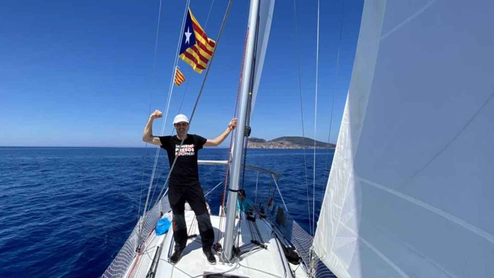 Salvador Vergés, diputado de JxCat, de velero hacia Alguer / @salvaverges (TWITTER)