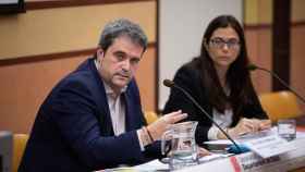 El director del CatSalut, Adrià Comella (i), en rueda de prensa sobre el coronavirus / EP