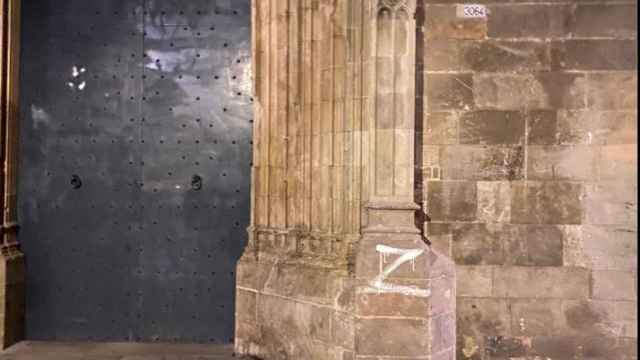 Detenido por por pintar esvásticas en la Generalitat y otros edificios emblemáticos de Barcelona / MOSSOS