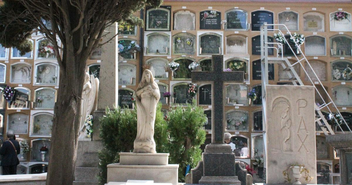 Imagen de un bloque de nichos del Cementerio de Montjuïc, en Barcelona, de propiedad municipal / CG