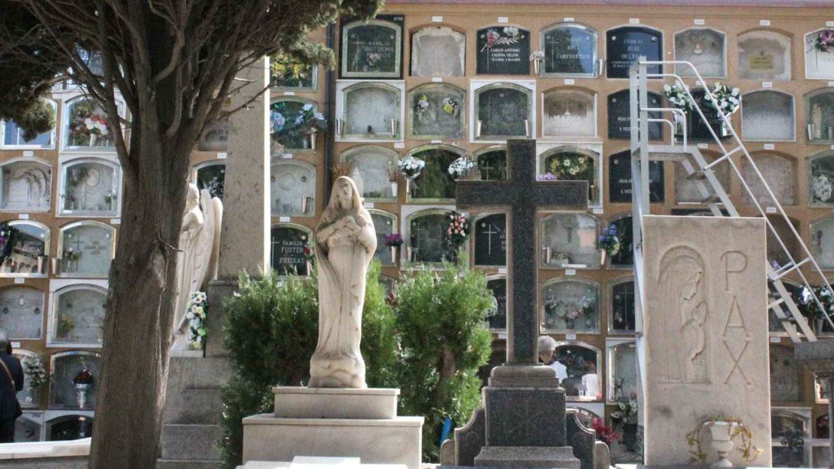 Imagen de un bloque de nichos del Cementerio de Montjuïc, en Barcelona, de propiedad municipal / CG