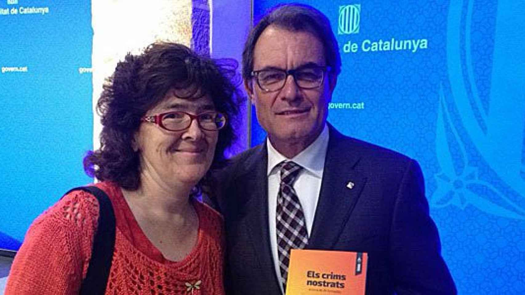 Liz Castro, junto a Artur Mas, el pasado Día de Sant Jordi