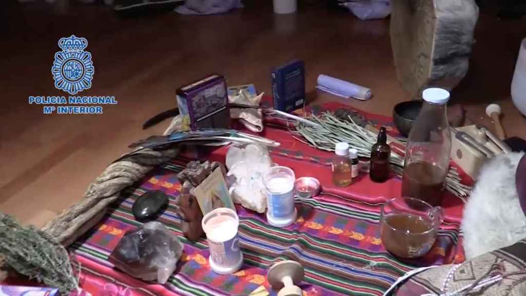 Ayahuasca y otras sustancias psicoactivas utilizadas en los rituales chamánicos organizados por los dos detenidos en la provincia de Barcelona / CNP