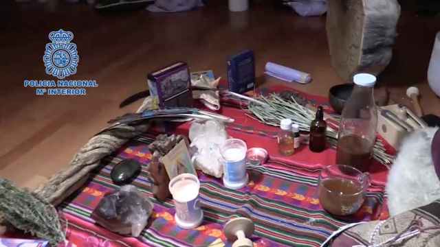 Ayahuasca y otras sustancias psicoactivas utilizadas en los rituales chamánicos organizados por los dos detenidos en la provincia de Barcelona / CNP