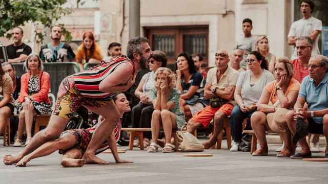 Una de las actuaciones del festival Figueres es MOU, donde se produjo una agresión homófoba por parte de los ya detenidos / TWITTER