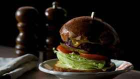 Imagen de una hamburguesa: un nutricionista alerta del excesivo consumo de grasas saturadas / EP