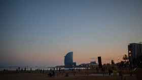 Cielos soleados matutinos en las playas de Barcelona, Cataluña / DAVID ZORRAKINO - EUROPA PRESS