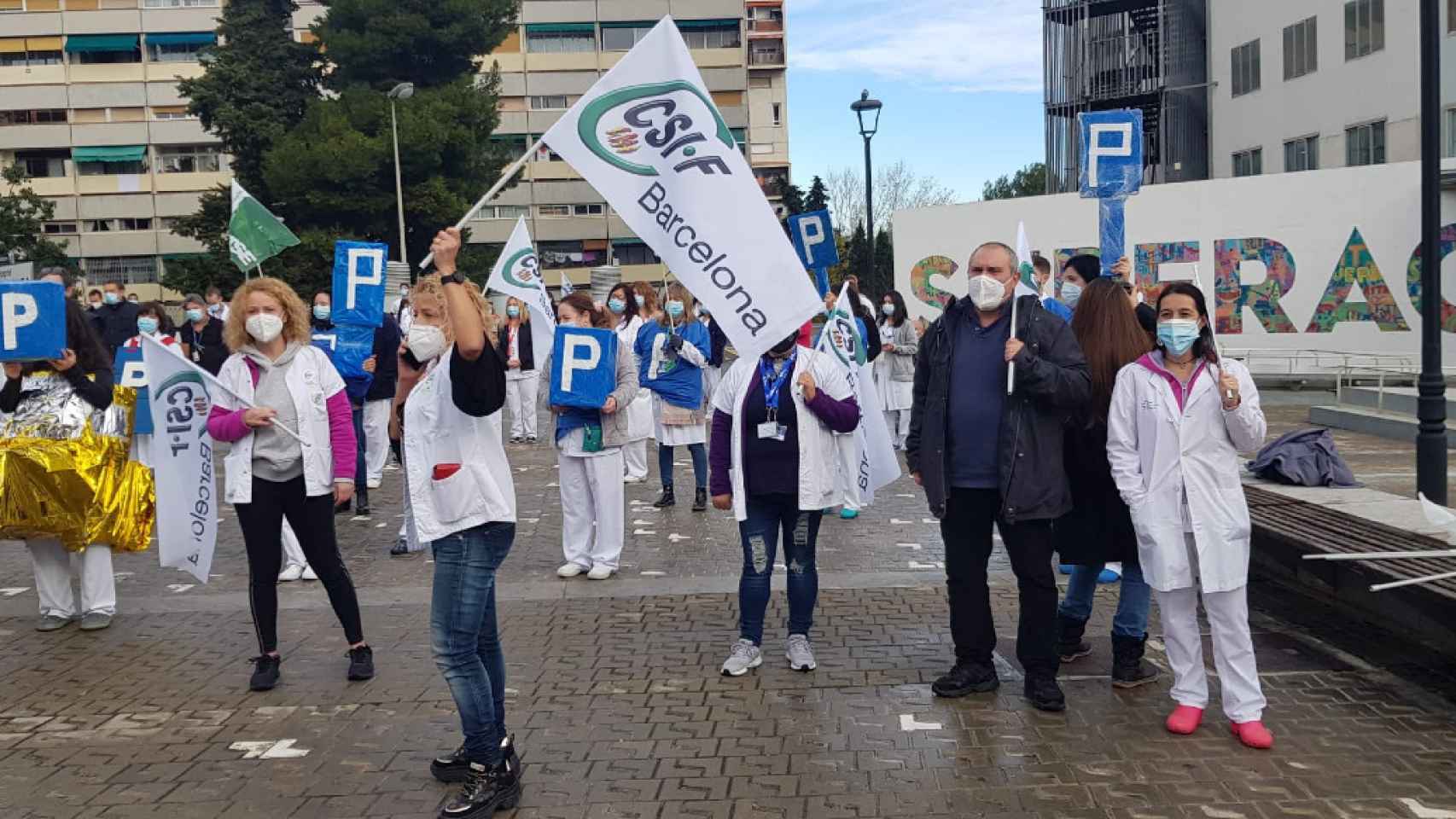 Protesta de los sanitarios de Vall d'Hebron contra el párquin de pago / CSIF